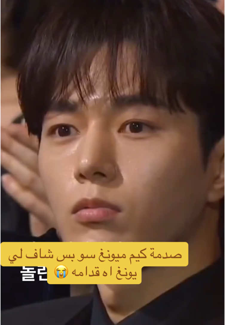 الكاميرا لقطته والكل علق عليه بعدها 😂♥️ #دراما_كورية #اكسبلور #explor #kdrama #ميونغ_سو #kimmyungsoo 