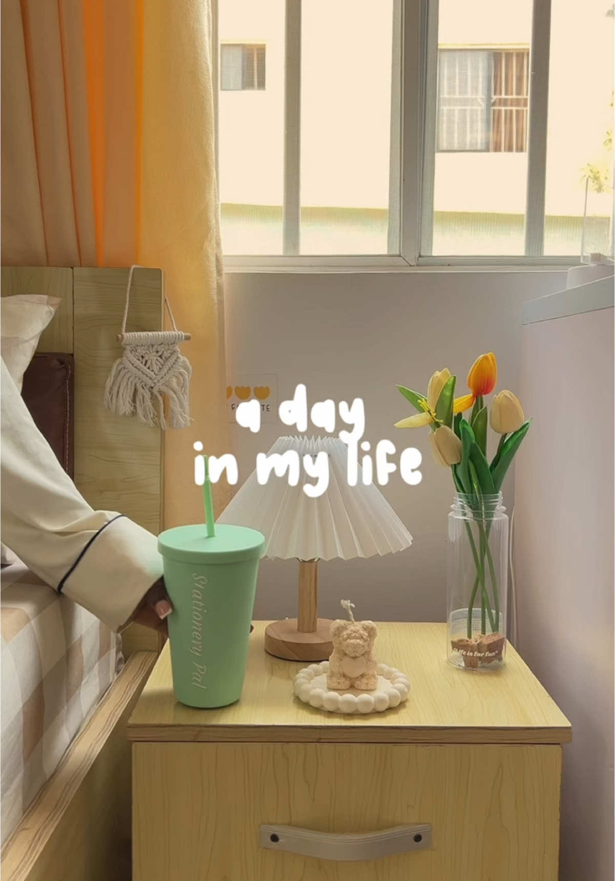 A day in my life 🧸: I love journaling so much, i literally just play with my pens and highlighters for colours, it’s so therapeutic📝 also I just posted on YouTube, you don’t wanna miss the vlog 😌 btw I’m using this song again because I love it so much 🎵🎶  #minivlog #Vlog #adayinmylife #fyp #foryouu #aestheticvideos #aesthetic #lalala 