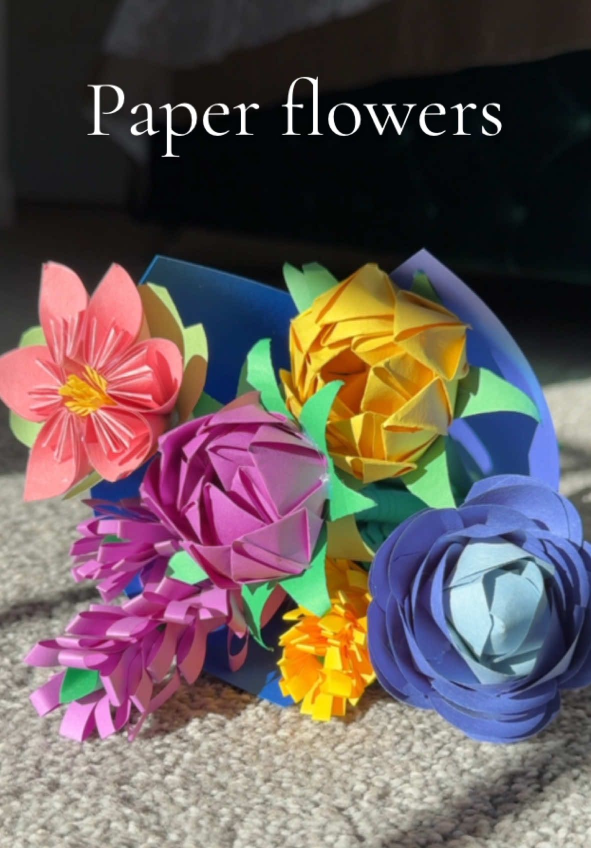 Paper flowers bouquet 💐 #giftideas #handmadegifts #giftsforher #giftsforhim #valentinesdaygift #mothersdaygift #teachergifts 