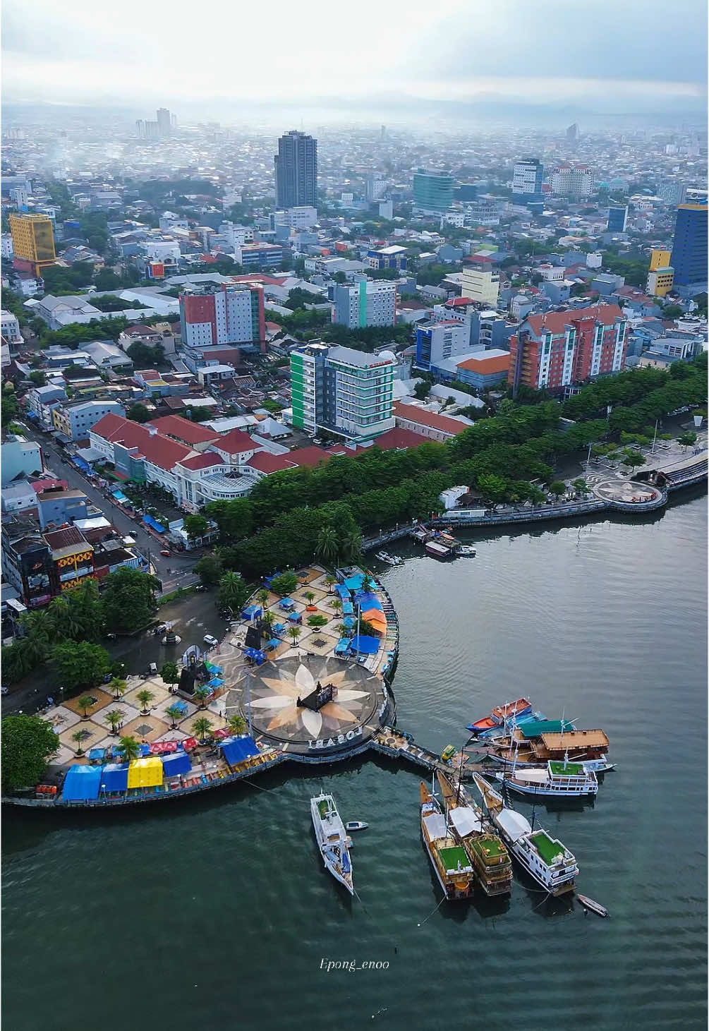 Vibes Pantai Losari Di pagi pagi 📍pantai Losar, Makassar #makassar #pantailosari #pantailosarimakassar #makassarinfo #makassarsosiality #anjungan #losari #bugismakassar #sulsel #makassarkuliner 