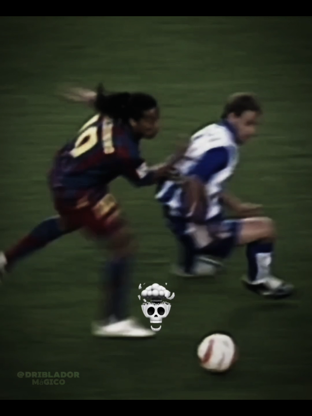 the magic of ronaldinho ☠️ | #vintageftbl #ronaldinho #fyp #viral 