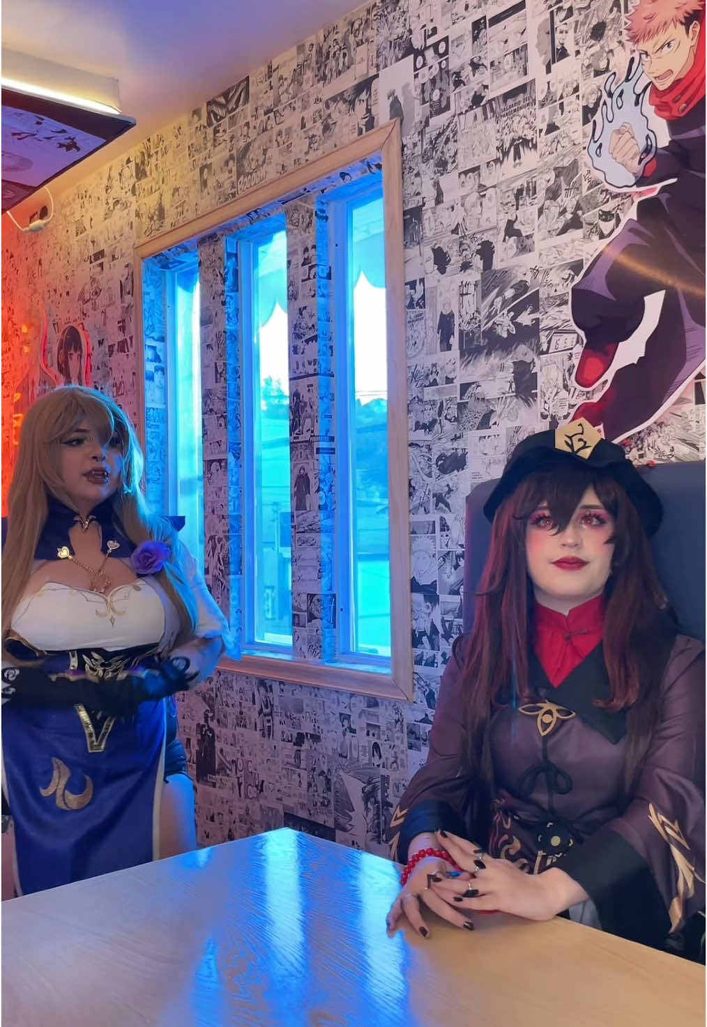 Lisa (@Tora°Kissu~ ) y Hu Tao en Kokoro Restaurante TJ ❤️ 📍 Durango 2316, Col. Madero (Cacho), 22020 Tijuana, B.C. #lisagenshinimpact #hutaogenshinimpact #genshin #genshinimpactcosplay #genshincosplay #hutaocosplay #animecafe 