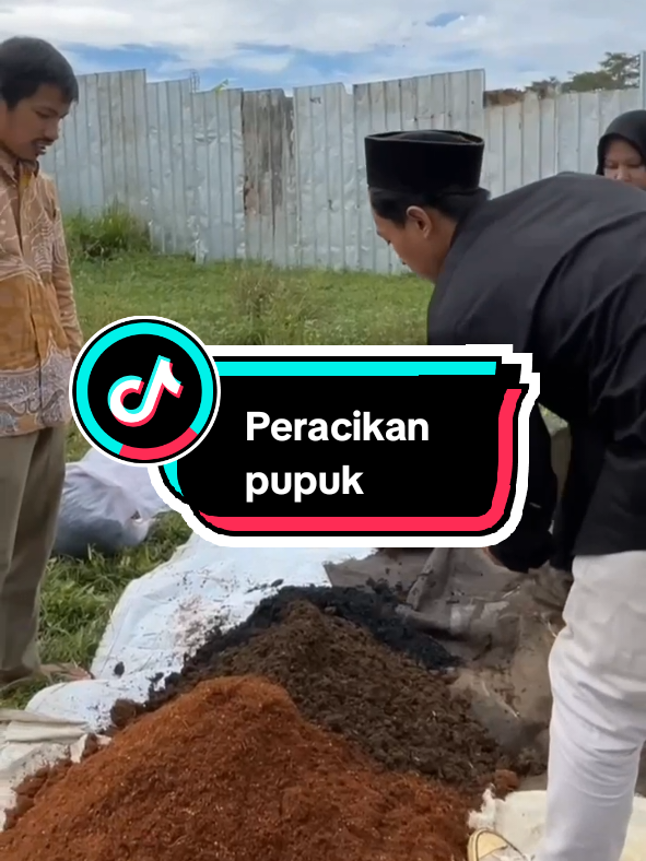 peracikan pupuk smart farming cabai dengan media tanam cocopeat dan sekam bakar di prodi manajemen agribisnis Politeknik Manahijul huda ✨ #smartfarming #bankindonesia #Bi  #manajemenagribisnis @POLMANDAOFFICIAL 
