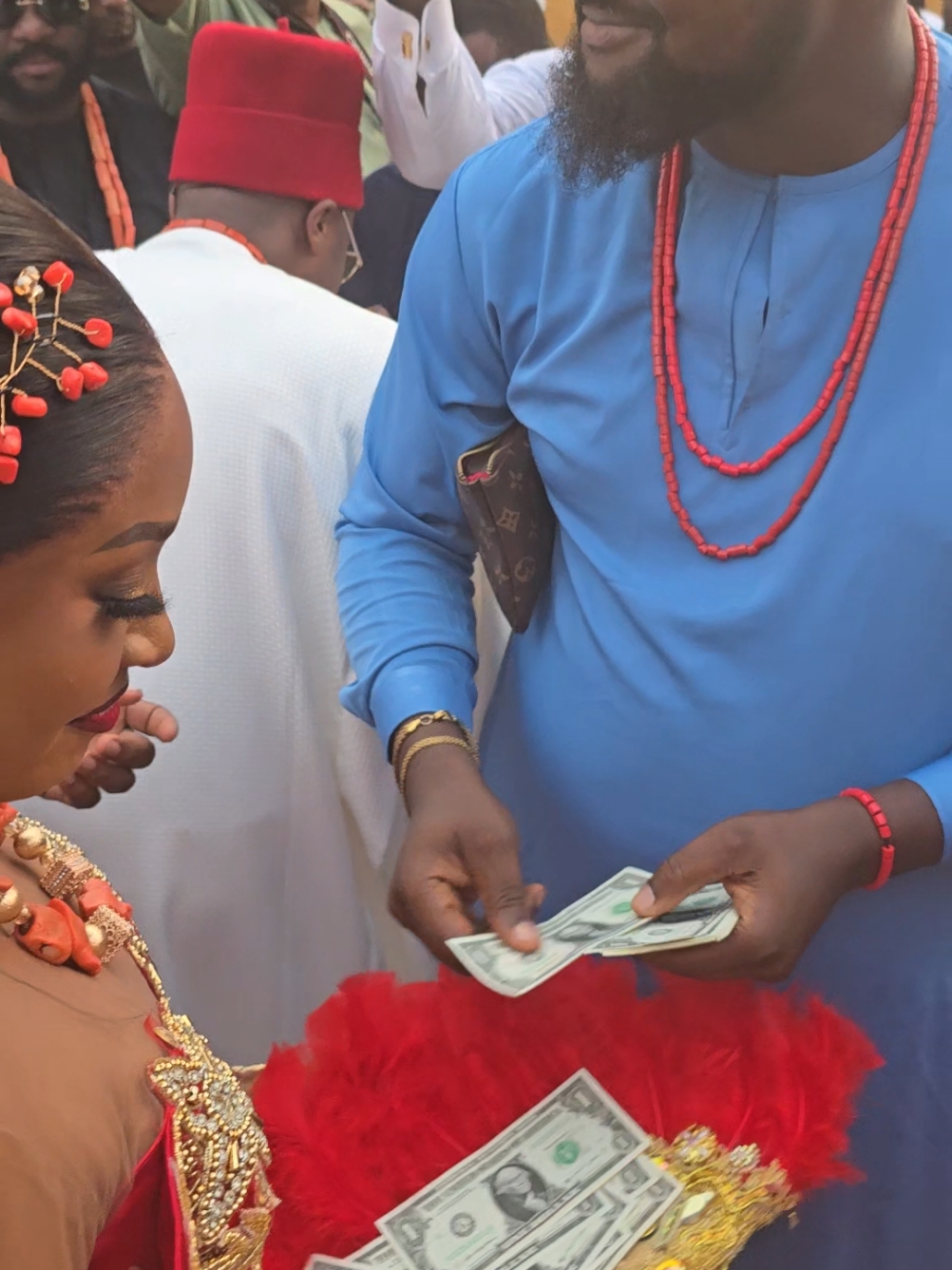 must watch till d end lol #traditionalwedding #viral_video #nigeriantiktok🇳🇬 #fyp #money #igboamaka 