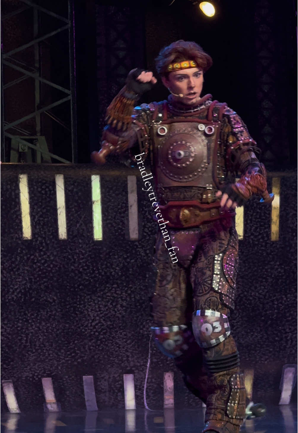 @Nathan Daly as the cute little steam train 🚂🚂 #pumpingiron #starlightexpress #starlightexpressde #andrewllyodwebber #steamtrain #rusty #starlightexpress 