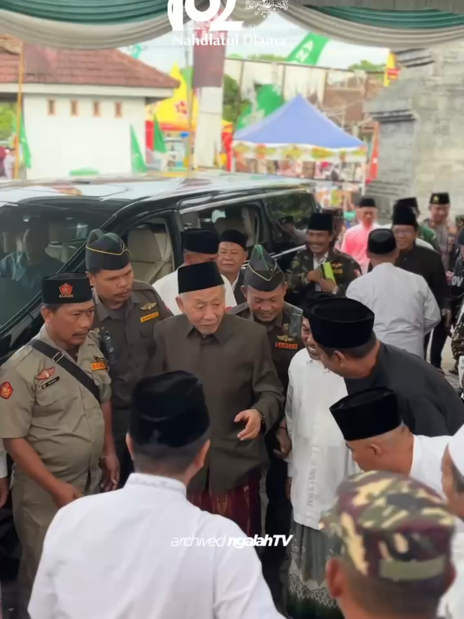 Indonesia akan aman jika Jawa Timur aman, karena Jawa Timur adalah salah satu tolak ukur keamanan Indonesia. Begitu pula, keamanan Jawa Timur dapat dilihat dari kondusivitas di Pasuruan. Salah satu buktinya adalah terselenggaranya kegiatan Manaqib dan Dzikrul Ghofilin seperti ini. Mau bukti lainnya? 🔗 Kunjungi video selengkapnya Hanya Di Channel Youtube Ngalah Tv Official Selamat Harlah ke-102 Tahun Nahdlatul Ulama NU bekerja bersama Umat, untuk Indonesia Maslahat