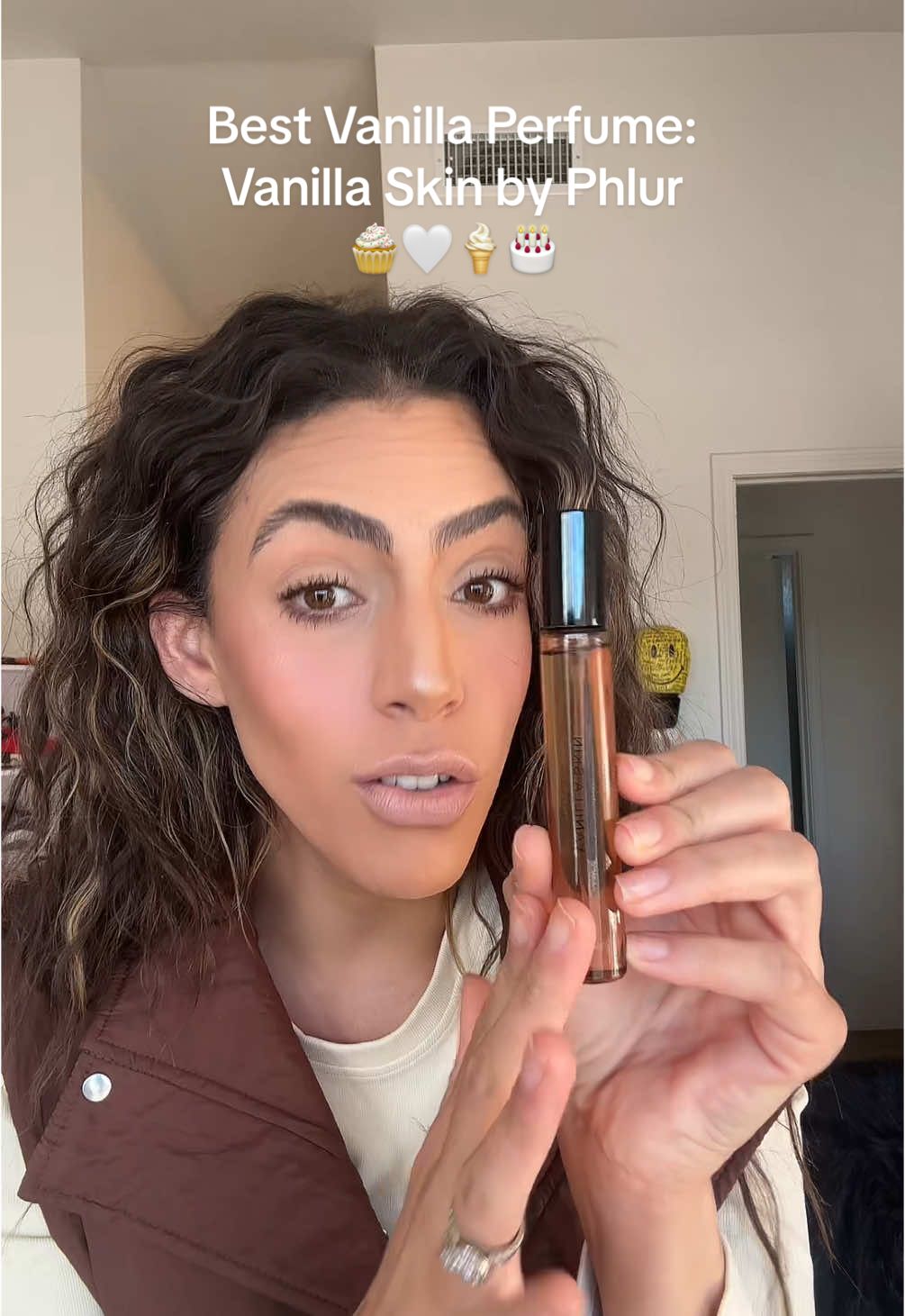 You literally will smell like a SNACK ✨🤍 @Phlur Fragrances has the BEST perfumes and Vanilla Skin is at the top of that list! #vanillaperfume #vanillaskin #phlur #phlurfragrance #phlurvanillaskin #perfume #perfumetiktok #perfumetok #vanillaperfumes #tiktokshopcreatorpicks #newyearnewaura #tiktokshopjumpstartsale #tiktokshoploveatfirstfind 