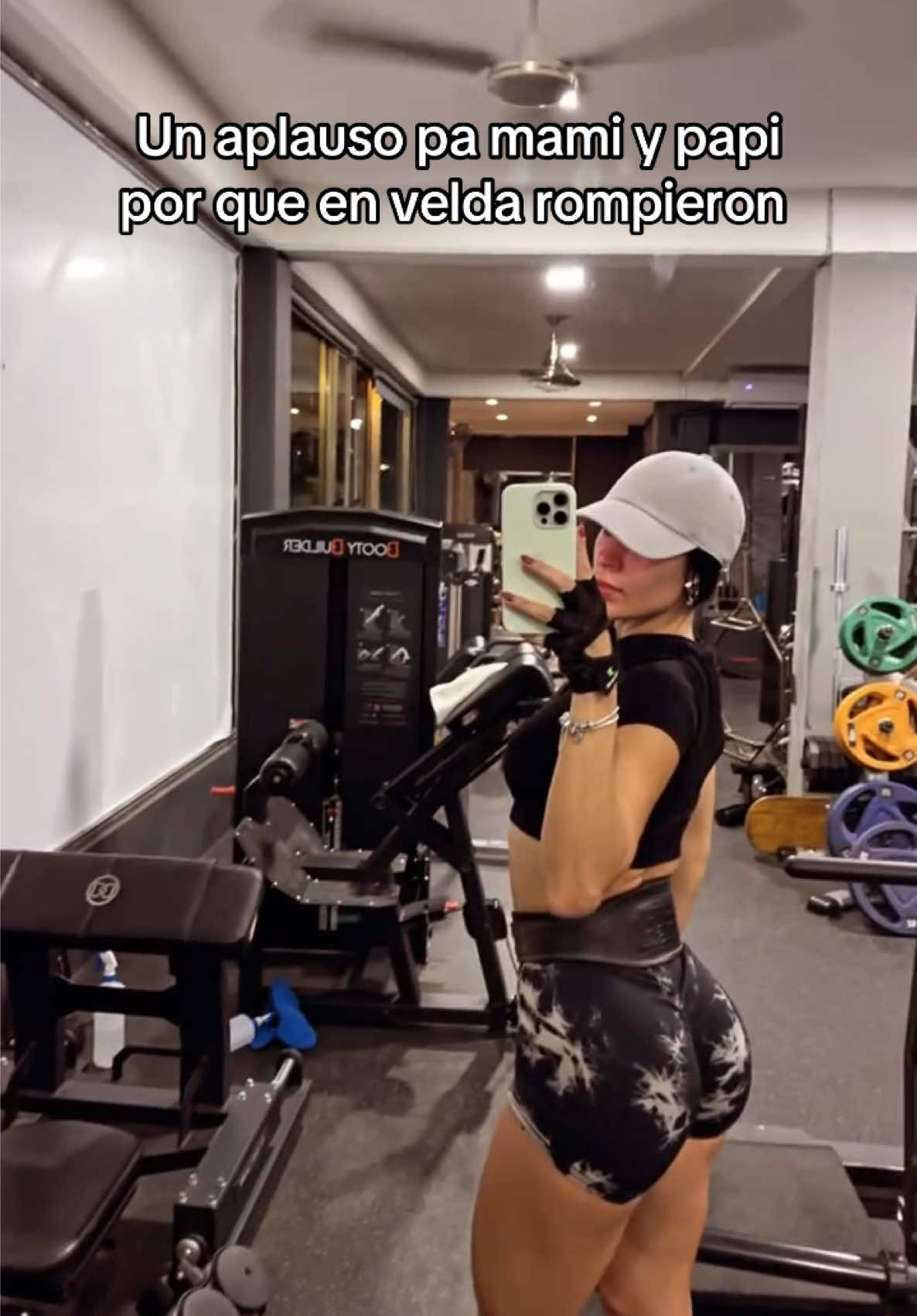 Un aplauso pa mami y papi por que en velda rompieron #badbunny #gym #workout @Bad Bunny 