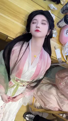 #张雅倩zhangyaqian #tỷtỷxinhđẹp #tỷtỷtrungquoc #hanfu汉服 #hanfugirls #hánphụccổtrang #张雅倩 #gaixinhchina #gaixinhđẹp #douyin抖音 #linhvi_hanfu #xuhuong2025🥰