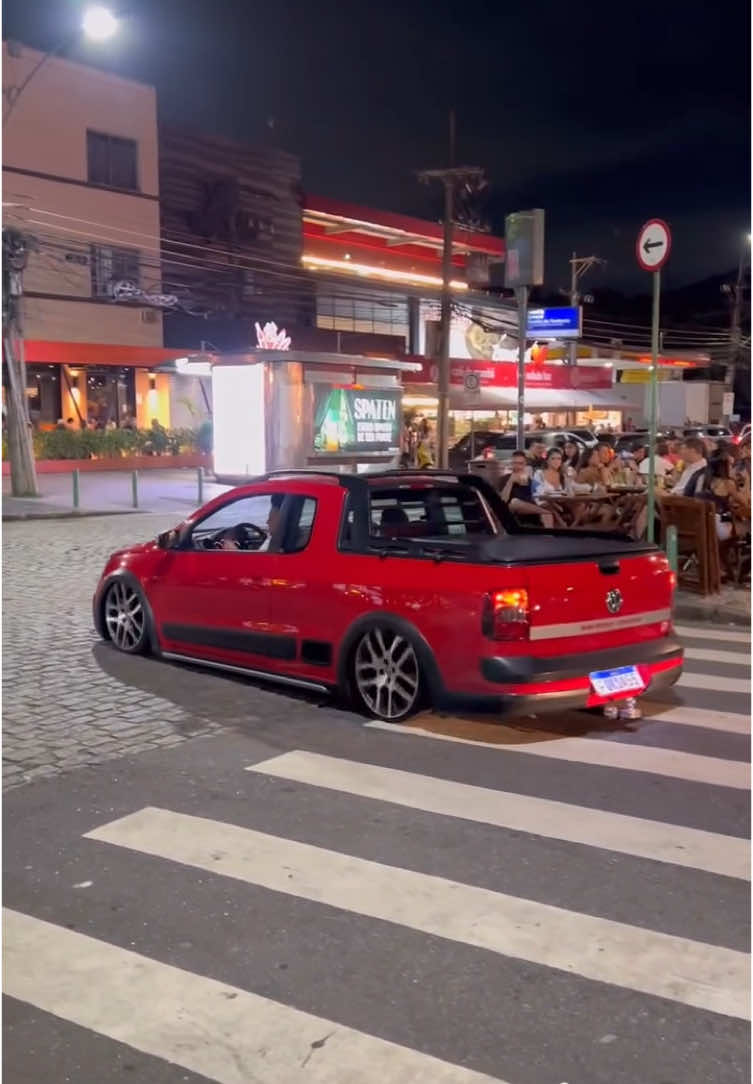 Cross roubando a cena 🤌🏽🇧🇷 #rebaixados #carrobaixo #somautomotivo #saveiro 