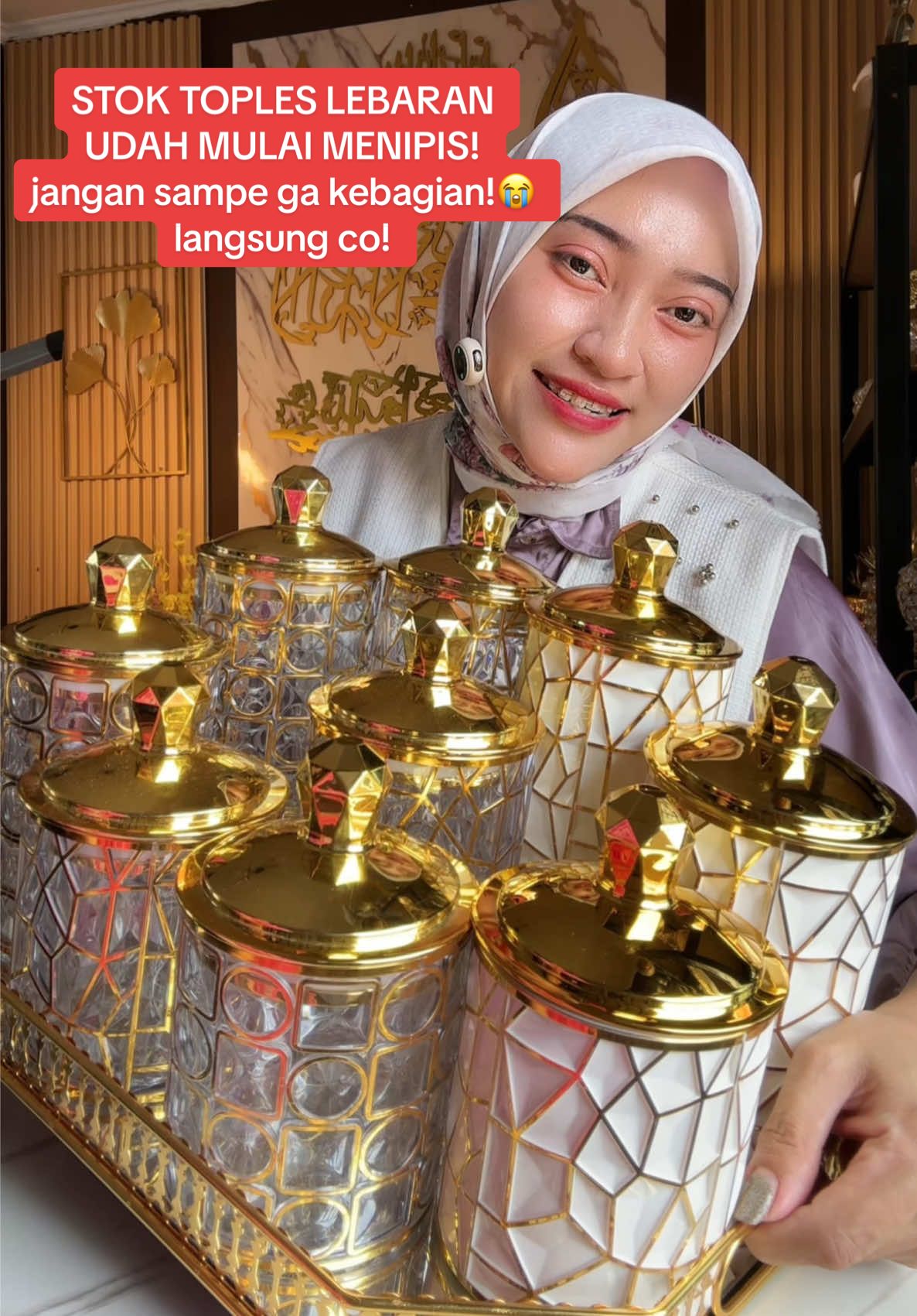 “Mom, LeBaran 2025 gak lengkap tanpa toples mewah ini! 😍 Dengan harga cuma 100 ribuan, kamu udah bisa dapetin 3 toples mewah yang bikin meja makan makin elegan. Gak perlu nunggu lama, langsung check out sekarang dan bawa pulang toples yang pastinya bikin suasana lebaran makin istimewa. Eits, jangan sampai kehabisan ya! ✨” . #toples #topleslebaran #topleslebaran2025 #toplesaesthetic #toplesestetik #toplessultan #toplesmewah #toplessnack #toplesmurah #topleskuekering #yearendsale #wibgajian #GebyarbelanjaDesember #cuantanpabatas #megaguncang1212 