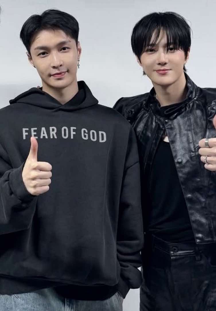 CAKEP BANGET WOI!😭❤️#lay #suho #chanyeol #exo #exol #weareone 