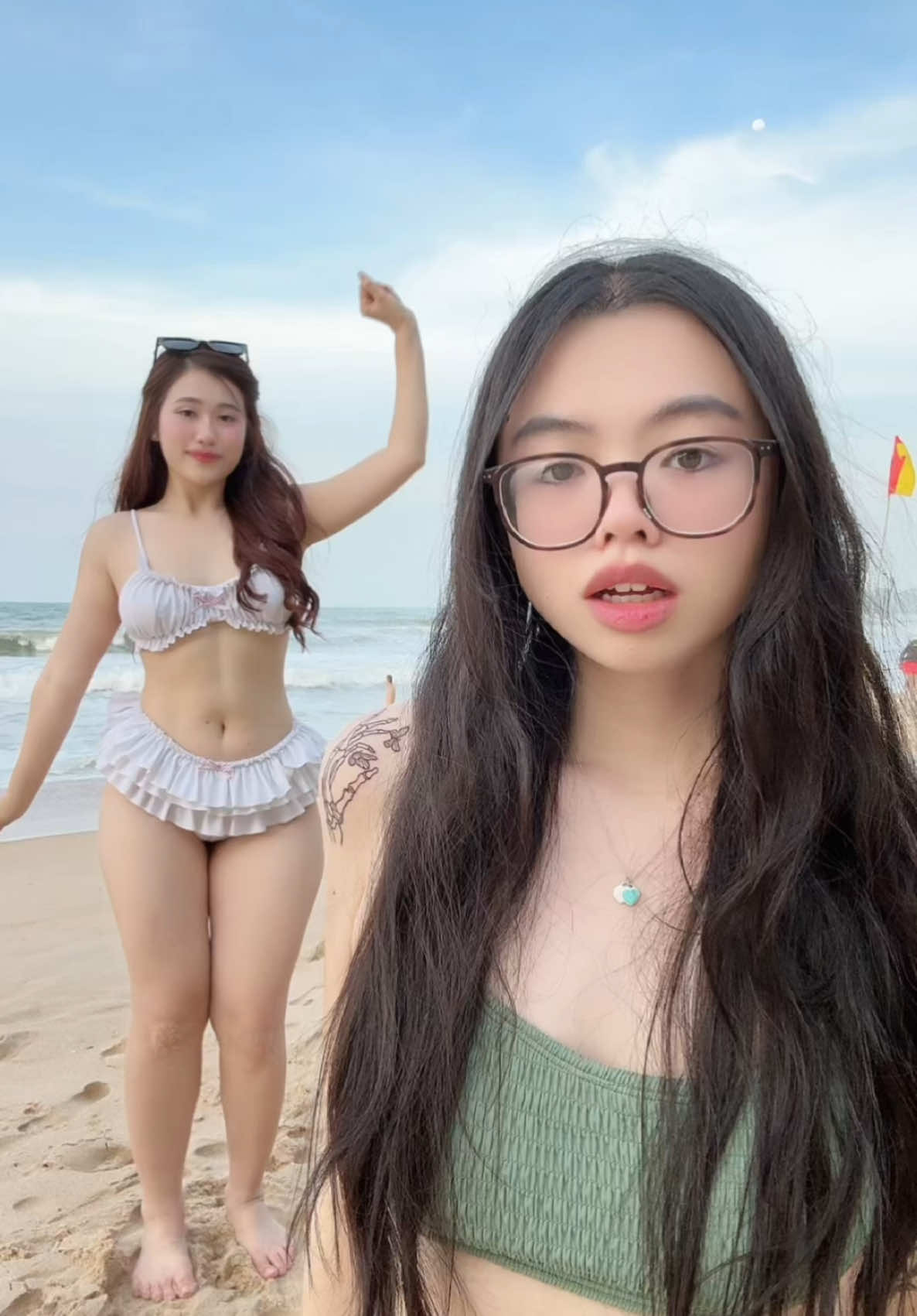 crazy girls at the beach 🏖️🤪 @jasmine 