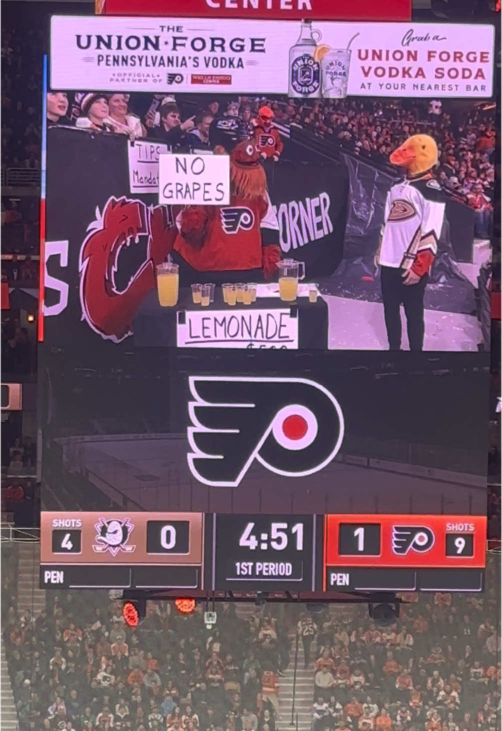 bum bum bum🦆 @Gritty #flyers #philly #NHL #hockey #flyersnation #gritty #letsgoflyers 