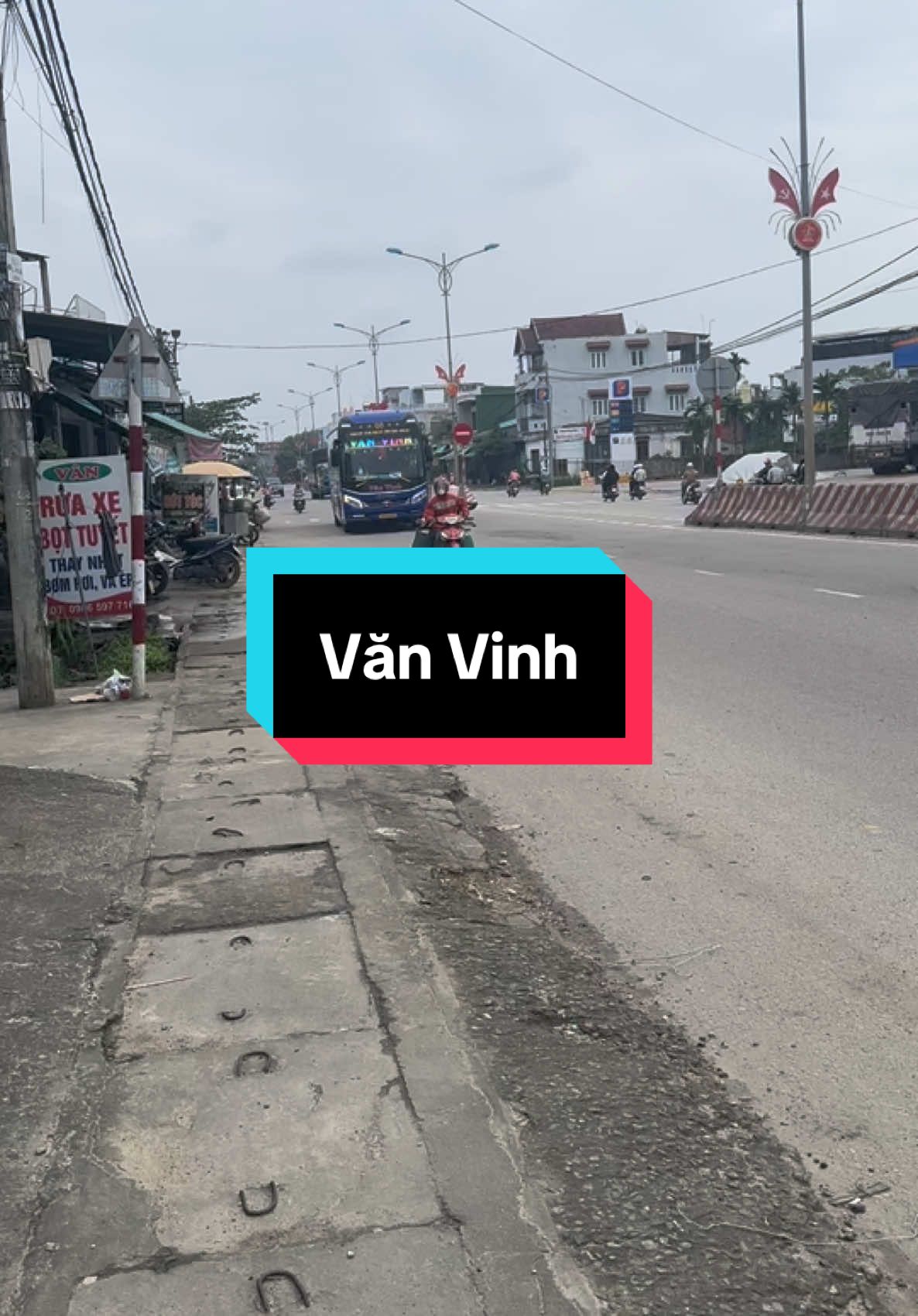 Làm như mới quay lần đầu ý , bày đặt thắc mắc 🤣@Tú Văn Vinh🚌🚥 #NgocDuyen #xekhachvietnam🇻🇳 #76quangngai #fyp #xh #fypシ゚viral #xekhachvietnam🍀 #fypシ゚viral 