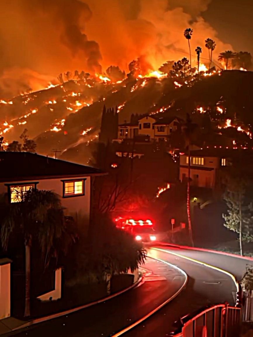 Greater Los Angeles wildfires 🇺🇲😭 #fyp #foyou #newyorkcity #losangeles #loserschallenge #wildfire #newyork #viral_video #usa_tiktok #usa🇺🇸 #uk #uk 