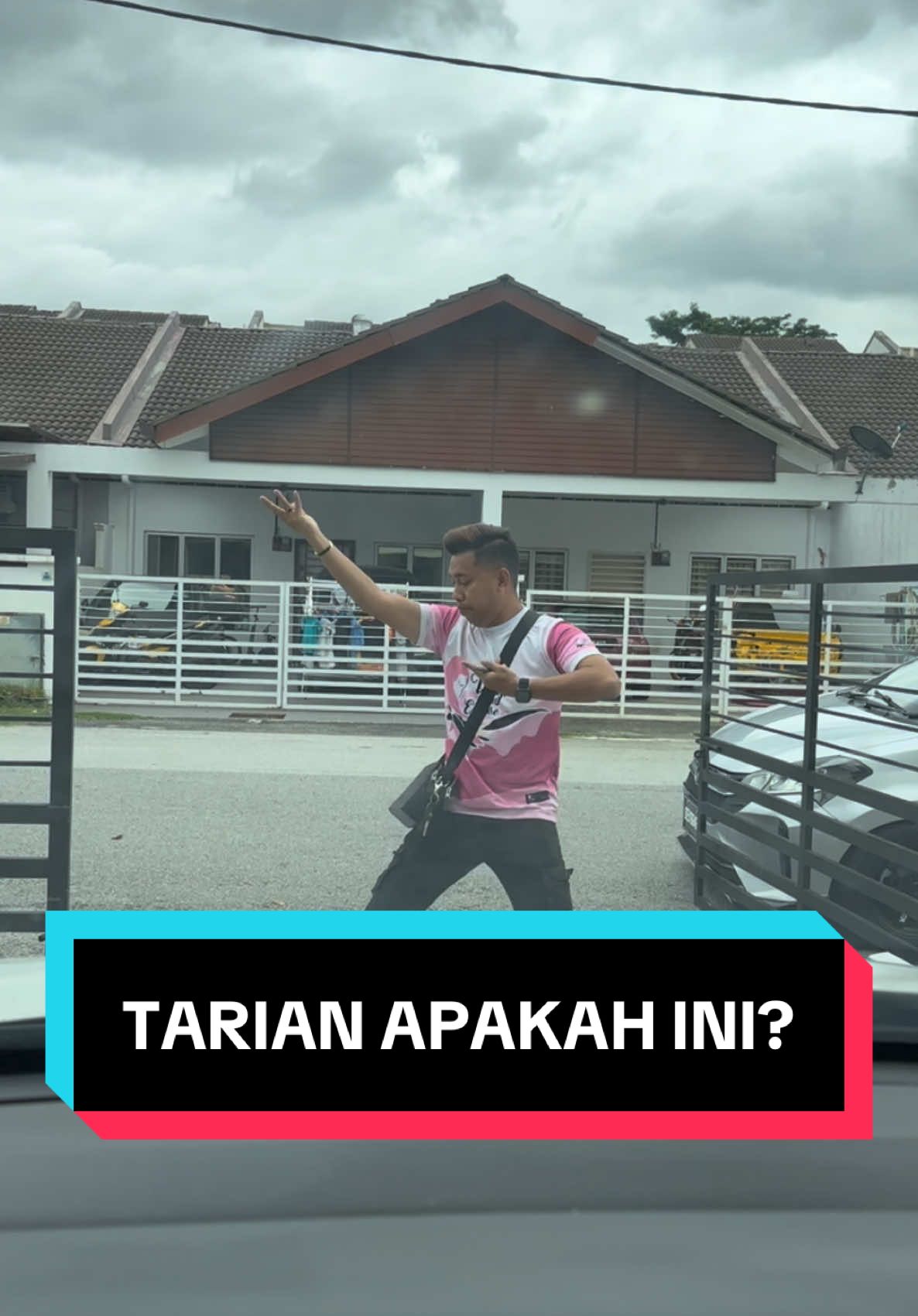 Tarian Hindustani 🤣🤣  @PokJak  #pokjak #pemimpinanaktedung #like #mangtheviral #viral #peace #minyakwangi #negerisembilan #post #like #orangbiasa #game #Love #trioolatah #nilai #manusia #viral #post #posting