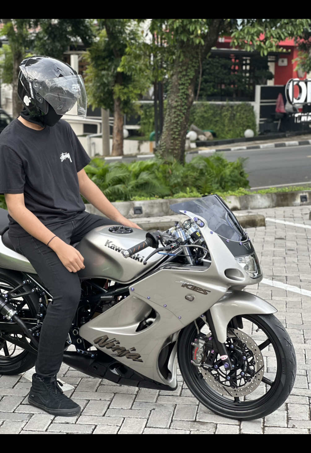 @karma! Is back 🤘🏼 #bikesofinstagram #bikevideos #s1krr #bikelife#motorcycle #bikelifestyle #2strokebrings #bringssmokeeveryday #kawasakijapan #kawasakitwostroke #openkipsbray #ninja2tak150cc #2strokeindonesia #2takindonesia #ninjass150 #oraninjaoracinta_ #whyarai #serpico150 #ninjassr_indonesia #ninjarrold l@devie23 