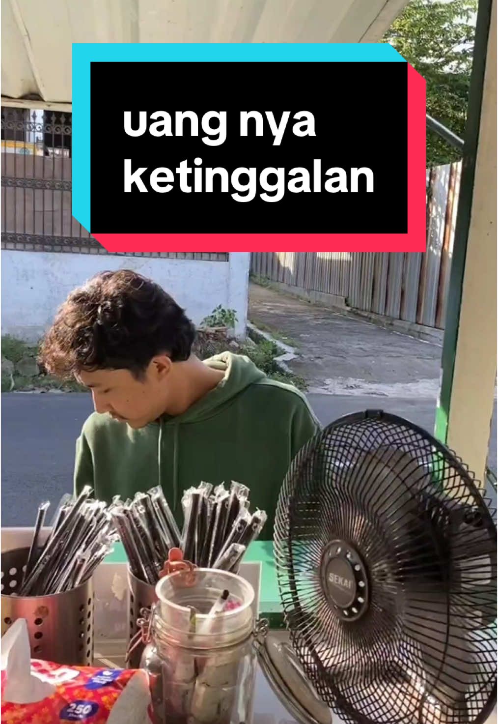 uang nya ketinggalan  • • #fyp #foryoupage #meme #lucu #funny #magelang 