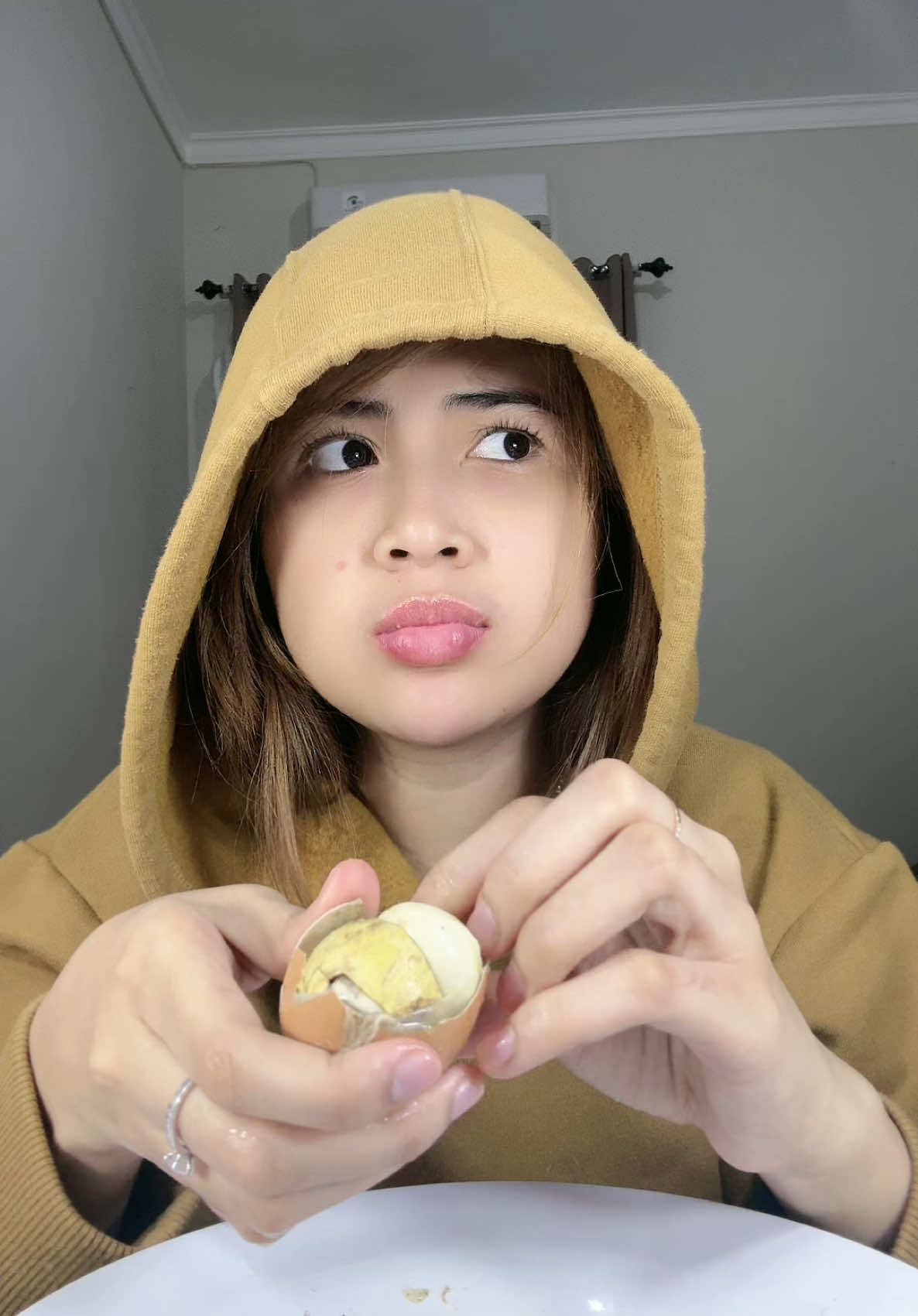 Mukbang balut