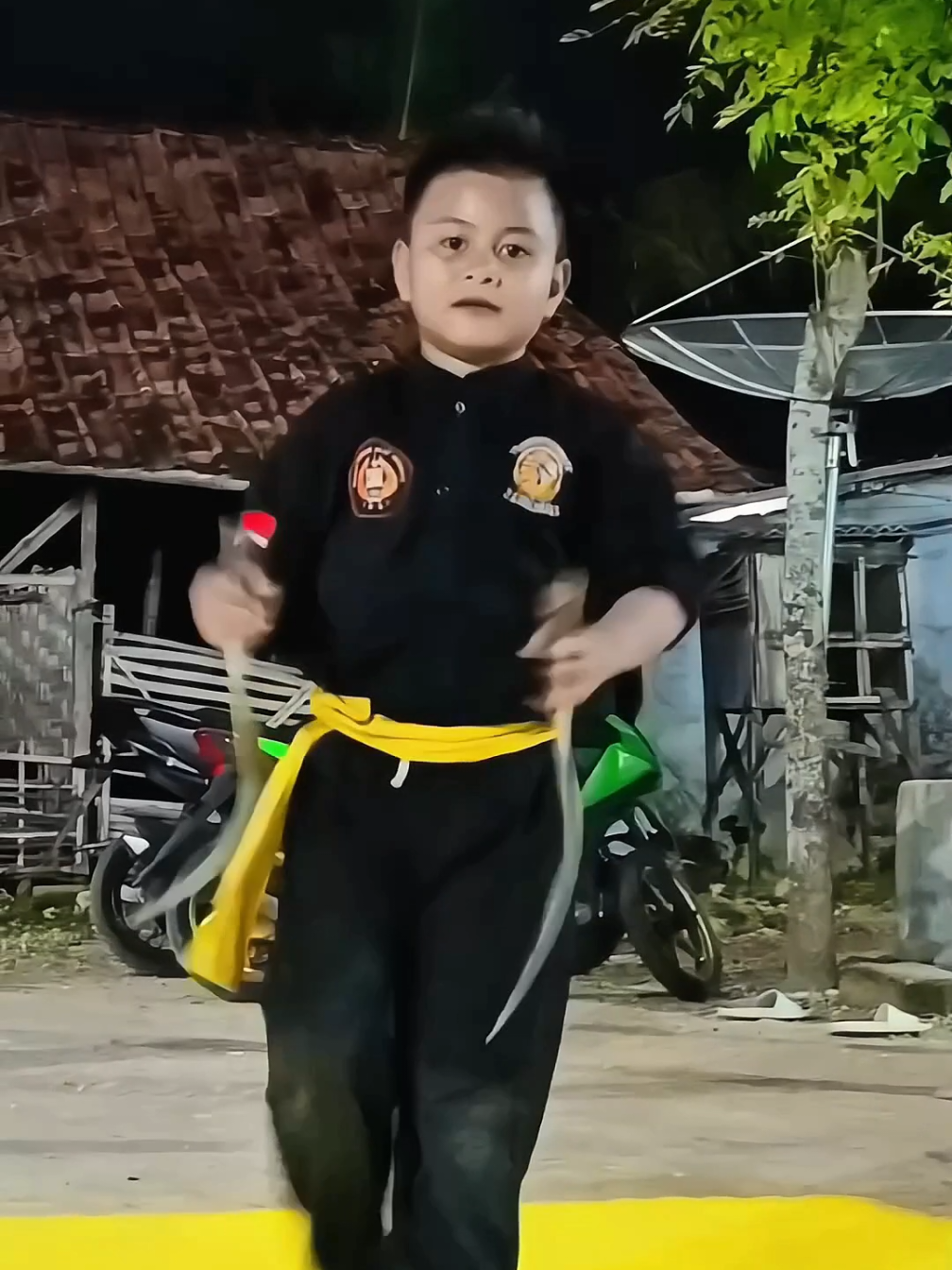 pesona bocah kelas dua SD si gemoy saudara RISKAL permainan celurit kembar🔥 #ps_lembayungsenja #lembayungsenja #celurit  #pencaksilat #pencaksilatmadura #pesilatcilik #atlet #sampangmadura #sokobanah_sampang #jawatimur #bangkalan #sampang #pamekasan #sumenep #jember #situbondo #probolinggo #fyp 