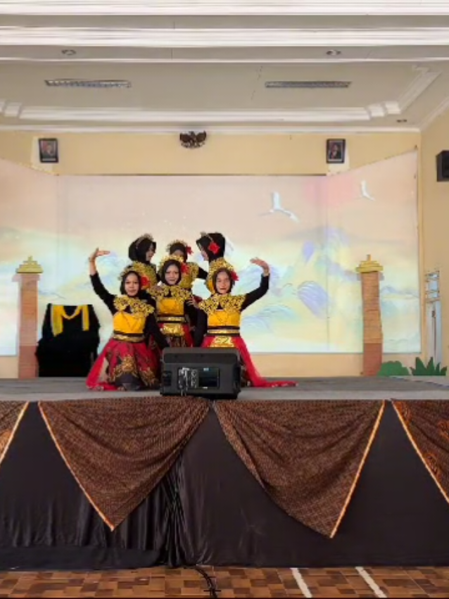 TARI OPENING LUTUNG KASARUNG XII-4 #maasyaaallahtabarakallah #uefsirkel_ #duabelasempat #foryou #uefsirkel 