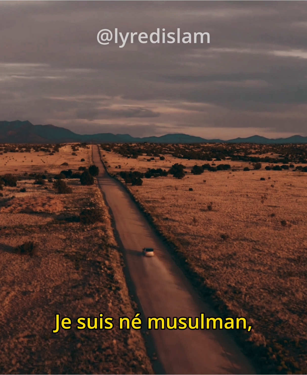 Je suis né musulman mais est-ce que je le suis vraiment ? Qu’Allah nous permette de comprendre, d’incarner et de s’élever à travers la beauté de l’Islam 🤲🏻🤍 Poème disponible sur toutes les plateformes de streaming musical (Spotify, Deezer, Apple Podcasts, Amazon Music, etc.) lien en BIO #rappels_islam #rappel #rappelislam #musulman #musulmane #islamic_video #poème #podcasts #allah❤️ 