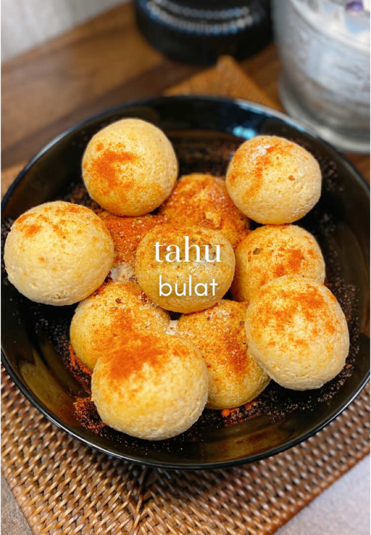 Tahu bulaatttt😋 . Resep:  350 gr Tahu putih  1 butir kuning telur 1/2 sdt kaldu bubuk 1/2 sdt garam 1/4 sdt merica 1 sdt baking powder  #tahubulat #tahu #cemilantahu #cemilansimple #idecemilan #tahugoreng #resepsimple #resepmasakan #resepcemilan 