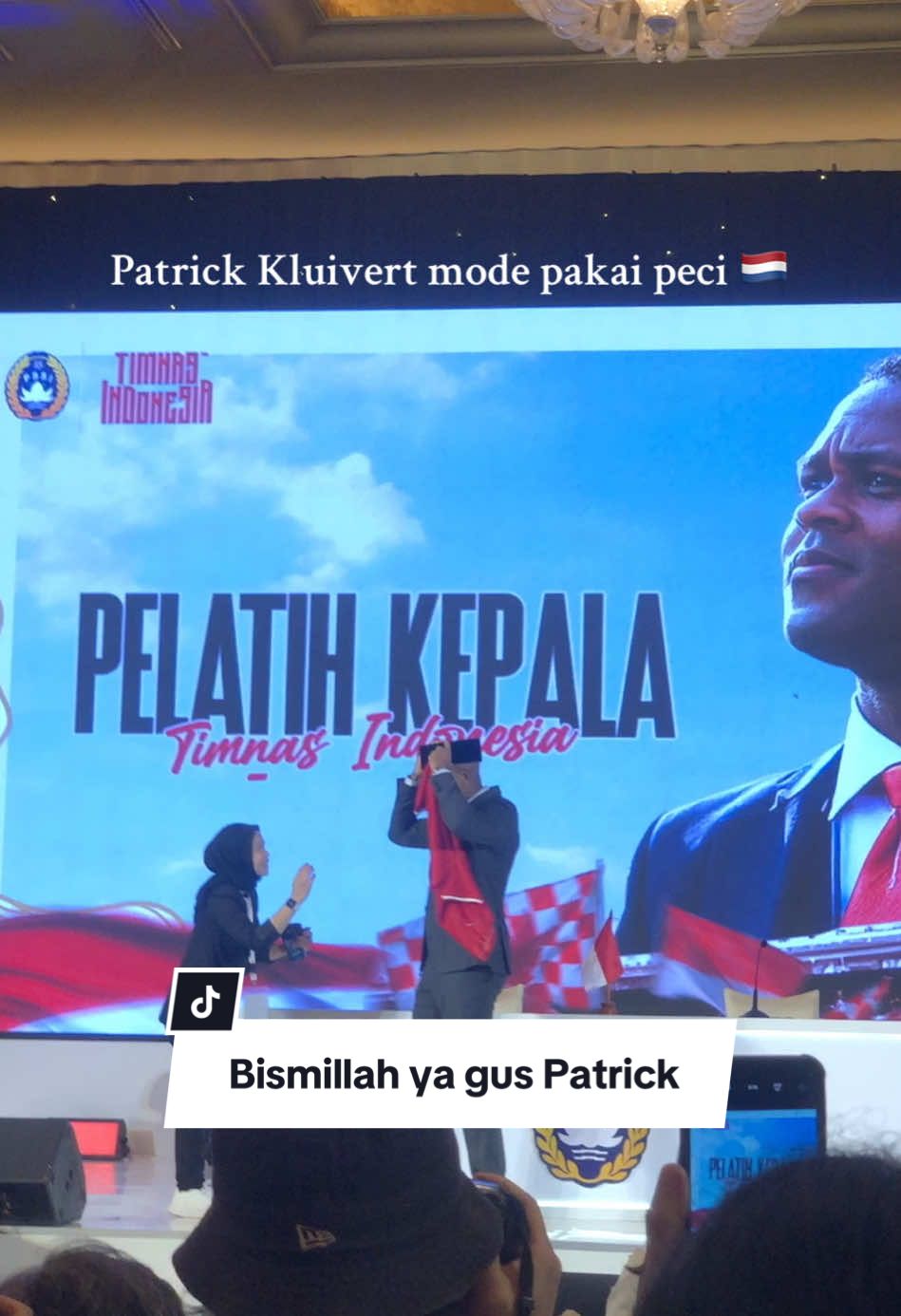 Semoga berkah ya gus Patrick ngelatihnya 🙏 #patrickkluivert #timnasindonesia #pelatihtimnas #shintaeyong #pssi 