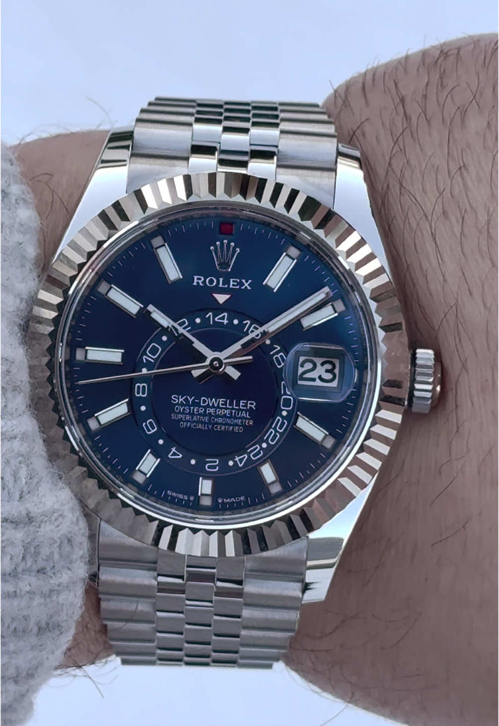 Rolex Sky-Dweller Blue Dial 2024 - A Masterpiece of Innovation Discover unparalleled sophistication with the Rolex Sky-Dweller, featuring a mesmerizing blue dial and Jubilee bracelet. This 2024 model combines timeless elegance with advanced functionality, showcasing an annual calendar and dual-time zone display. Crafted in stainless steel, this watch is perfect for globetrotters and collectors alike. 🔹 Reference: 336934 🔹 Dial: Blue 🔹 Bracelet: Jubilee 🔹 Year: 2024 🔹 Condition: Unworn 🔹 Includes: Box & Papers Experience the ultimate fusion of luxury and precision. Secure this coveted timepiece now! #RolexSkyDweller #BlueDial #LuxuryWatch #Rolex2024 #MarcGebauer #SkyDwellerJubilee #timelesselegance 