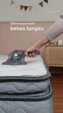 Jangan dikira kasur yg keliatannya bersih itu pasti bebas tungau.. Aq baru aja beli vacuum 100ribuan, aq kira pasti ga bisa bersih vacuum kasurnya. tapi ternyata aq salah, hasil vacuum 5 menit aja uda dapet debu lumayan.. samaan yukk  #vacuumtungau #vacuumkasur #vacuumcordles #homedecor #rumahminimalis #fyp 