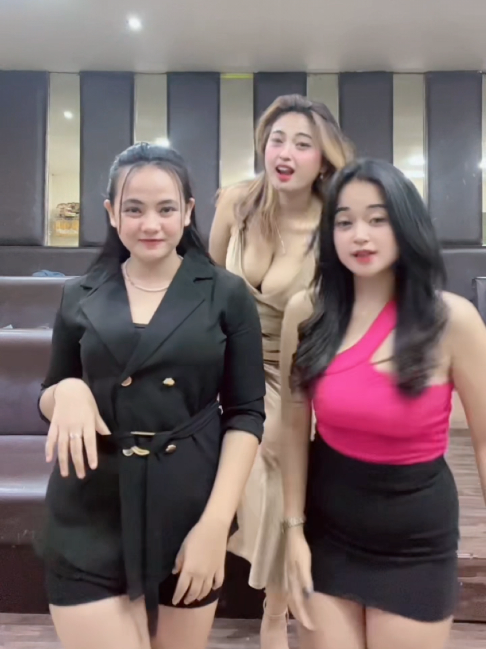 Mana Yang Paling Cantik #ayangggameng #viralvideo  #dancechallenge #soundviral  #lewatberanda #gemoy #fyp #wanitaidaman #soundtrending #masukberanda #foryoupage 