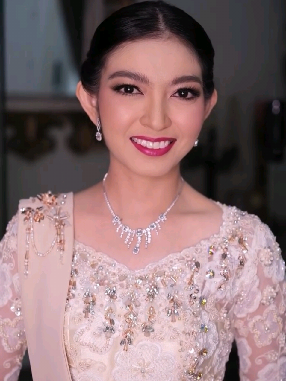 Ibu Selvi Ananda Gibran❤ Make up : @rama_jee  Ig : @rama_jee  #selviananda #gibranrakabuming #selvirakabuming #indonesiamaju 