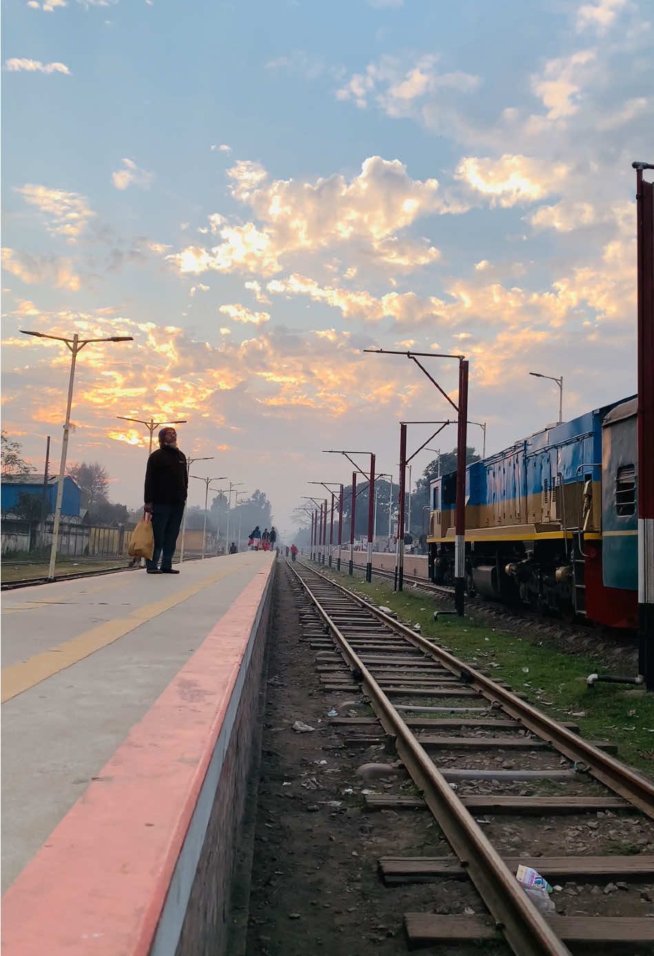 ছেলেরা কিছু বলে যাও,নিজের ভবিষত নিয়ে ☺️💔। #foryou #bangladeshrailway #pageforyou_🔥 #fuppppppppppppppppppppppppp #travel #bangladesh🇧🇩 #bdrailway🤟station #bangladeshrailway #trand @TikTok Bangladesh @TikTok 