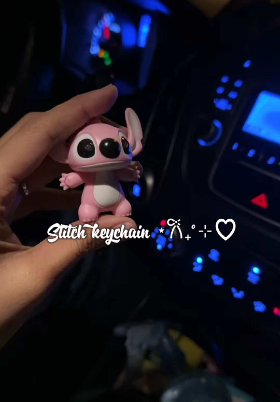 your daily reminder that you are deeply loved every single day 🥺💗 #keychain #giftideas #couplekeychain #stitchkeychains #iloveyou ##dailyreminder #ibizadlsy 