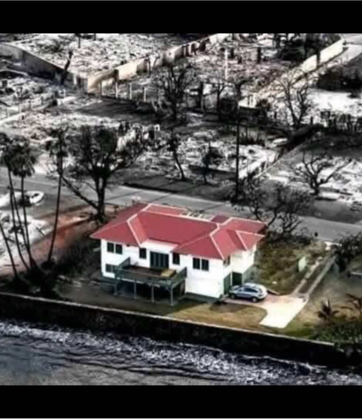 Praise God. The house in the first picture is the only house unaffected by the inferno in Los Angeles, California. The fire outbreak consumed virtually all the houses around around California except this very one. Indeed, God spares whoever or whatever he wants. May God increase us in Faith.  Amen. 🙏🏻🙏🏻🙏🏻 #thankyouGod #praisethelord 