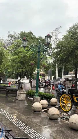jogja tunggu aku kembali , akan ku bawa seseorang yang tidak kalah istimewanya untuk melihat keindahanmu🫶🏻  #fyp #jogja #jogja24jam #malioboro 