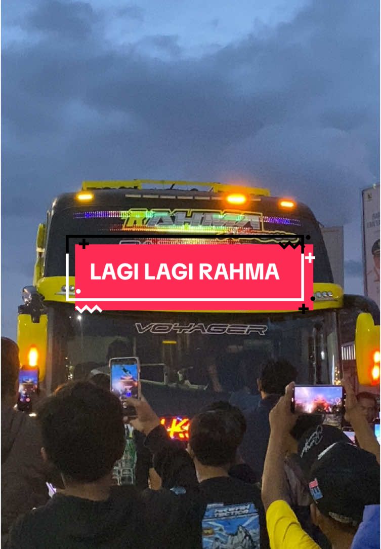 Seperti biasa RAHMA KONSER D GT SOROAJA 🥰 #teloletcarindonesia #aktorbanjaran #miniaturbus #bismaniacommunity #rahmanursyfa #apriliastyle #soroja #padahariini @tomi rahma nursyifa02 