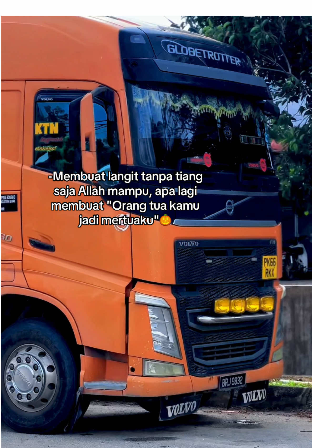 Okbye🤣🤣🤣 #RakanTipping #orentruck🍊 #Anakpahangtruckers #kehidupankeras #lawantetaplawan #volvo #fypシ 