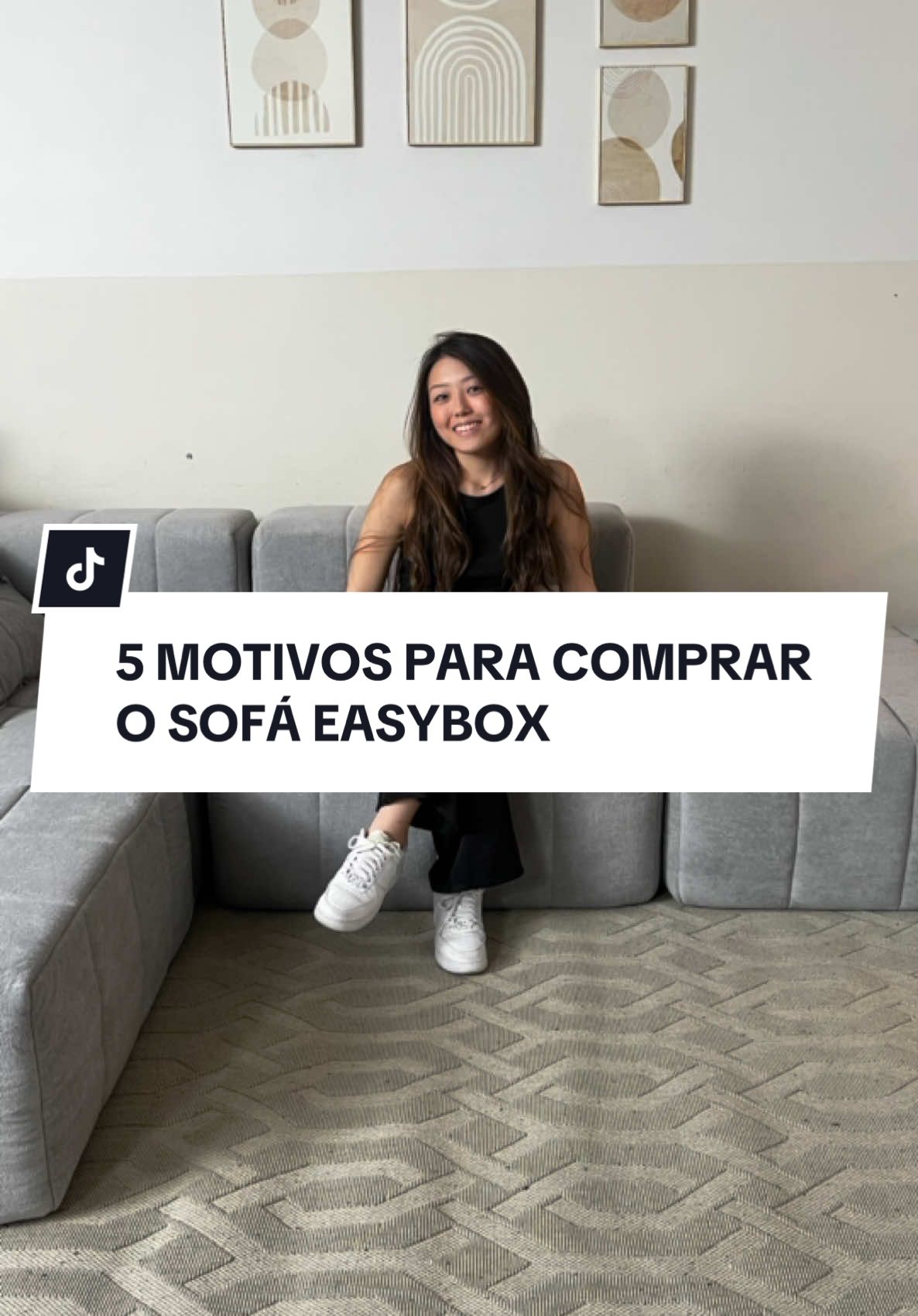E aí, você teria o sofá Easybox na sua casa? 🤩✨ Com três módulos disponíveis e em duas opções de cores, ele acompanha seu ritmo e se adapta ao seu ambiente. Além disso, conta com um tecido Dream Touch super confortável e macio ao toque. → Toque no video para conferir os módulos marcados ou, se preferir, busque em nosso APP pela referência: - Sofá Modular Poltrona Easybox CabeCasa MadeiraMadeira Cinza Claro (ID: 966368) - Sofá Modular Canto Easybox CabeCasa MadeiraMadeira Cinza Claro (ID: 966364) - Sofá Modular Puff Easybox CabeCasa MadeiraMadeira Cinza Claro (ID: 966366) • Acesse o link da bio para baixar o APP Madeira. 🧡