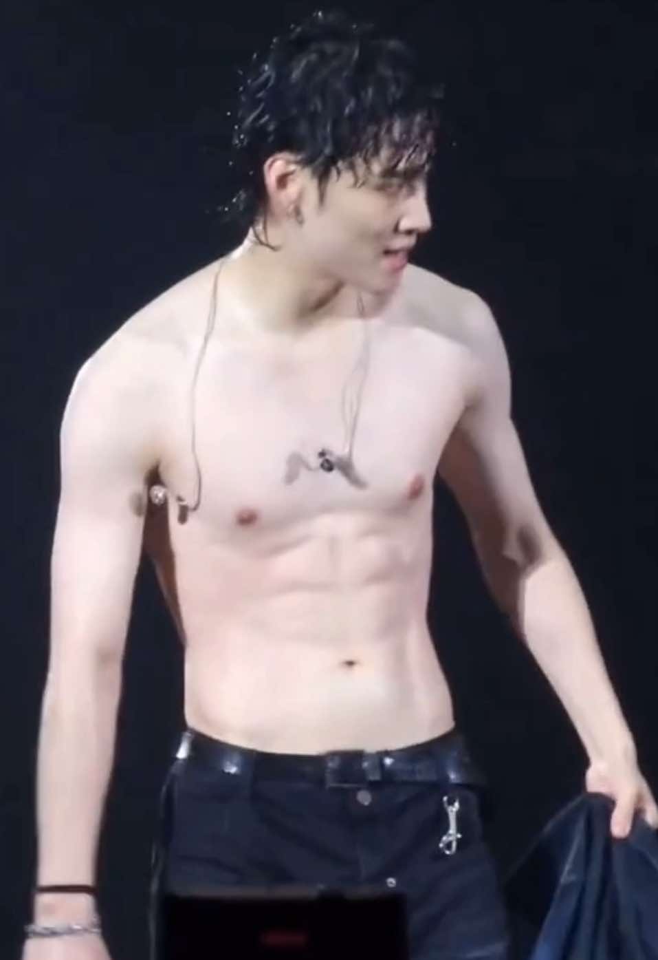 คุณหมอคะช่วยหนูด้วยหนูหายใจไม่ออก🔥🙀ซิกแพคขาวมากแม่เจ้า#เจบีคนชิค#Jayb#Jbgot7 #jaebeom #limjaebeom #เจบีถอดเสื้อ#เจบีขาวมาก#ขออนุญาตเจ้าของคลิปในxด้วยนะคะ🙇🏼‍♀️ถ่ายได้ดีมาก