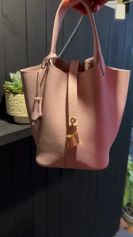 I love the bucket bag so much!😍 #leatherbag #bucketbag #cowhideleather #leatherpurse #purse #bag #handbag #handbags #shoulderbag #whatsinmybag #whatsinmypurse #cute #toocute #fashion #viral #bagessentials #bagcollection #bags #christmas #TikTokShop #giftideas #fall #gift #tiktokshopfinds #winterfashion #christmas2024 #paidpartnership #shopping #giftsforher #treatyourself #tiktokshopholidayhaul #NewYearNewAura #fashionlookbook #TikTokShopJumpstartSale #TikTokShopJumpstart #ValentinesDay #holidaygifts #gift #lover 