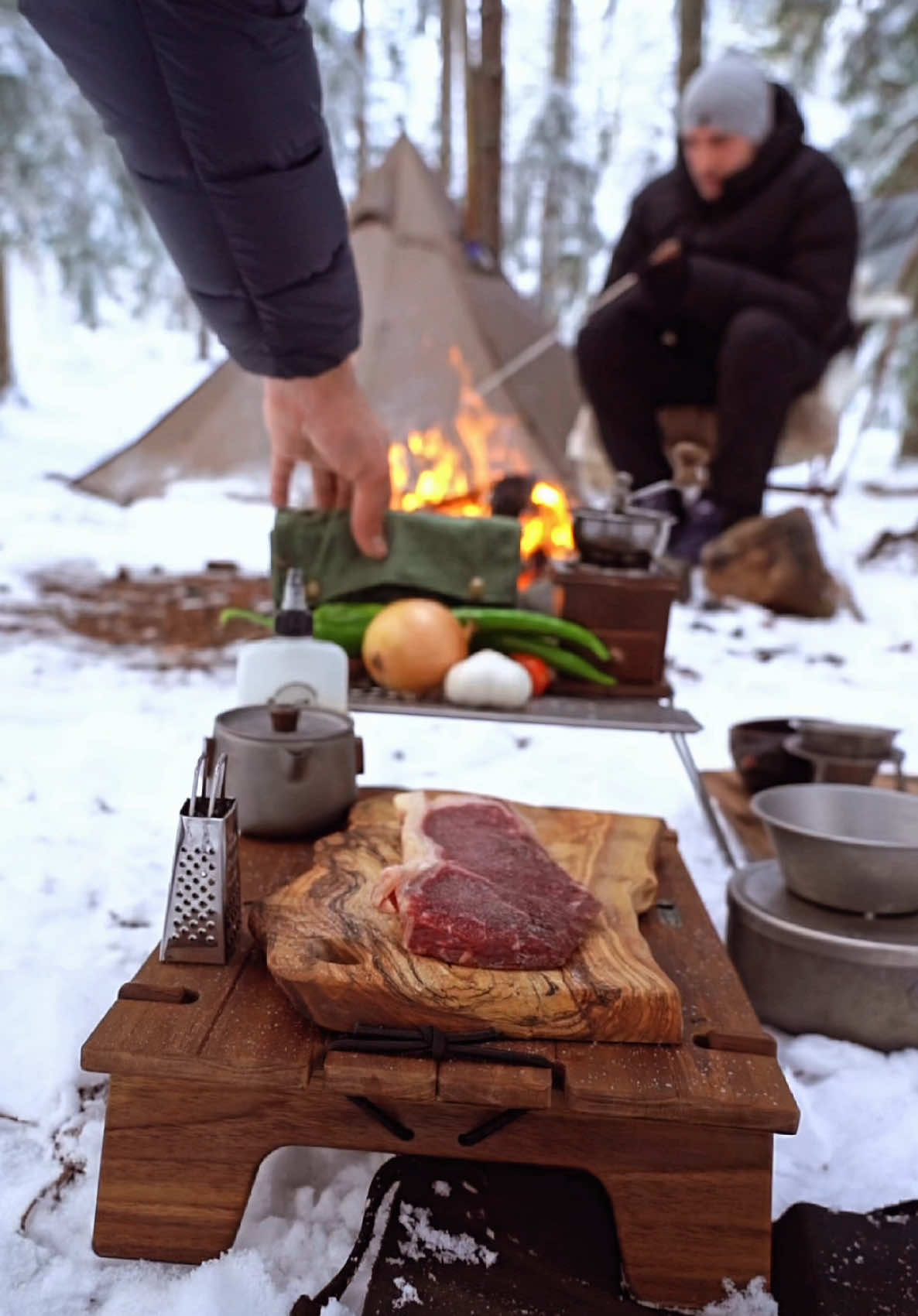 Grilled meat on a sandwich outdoors – it doesn’t get any better than this!🥩🏕️ #camping #outdoorcooking #campinglife #outdoorlife #campfire #campinggear #meat #winter #bushcraft @OneTigris Camping @firemaplegear 