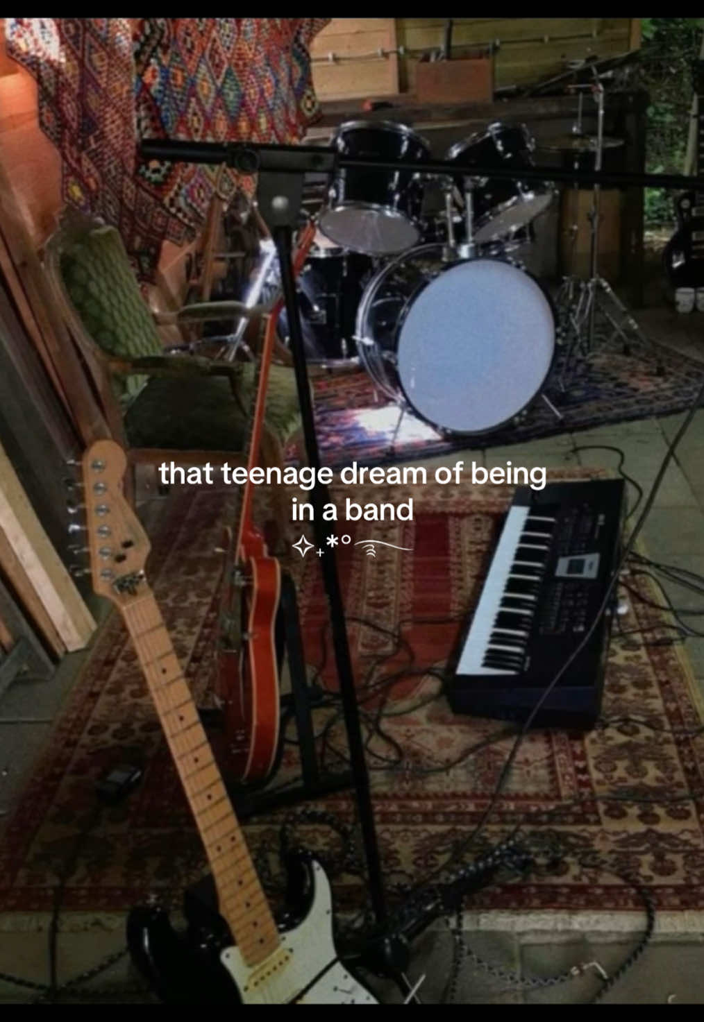 if anyone lives around manchester/ warrington england that wants to be in a band hmu🙏 #fyp #band #music #musician #manchester #foryou 