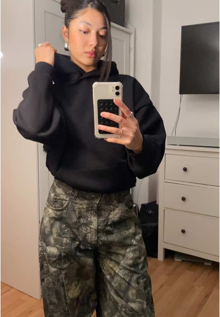 <3