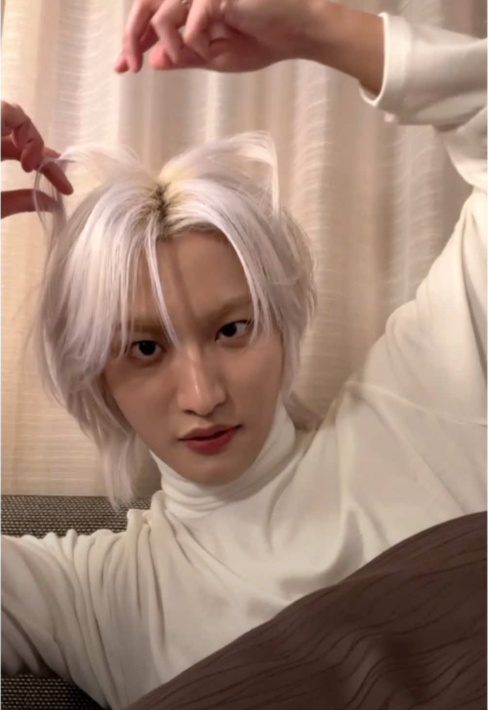 Seonghwa styling his hair 😭🥰 #seonghwa #ateez 