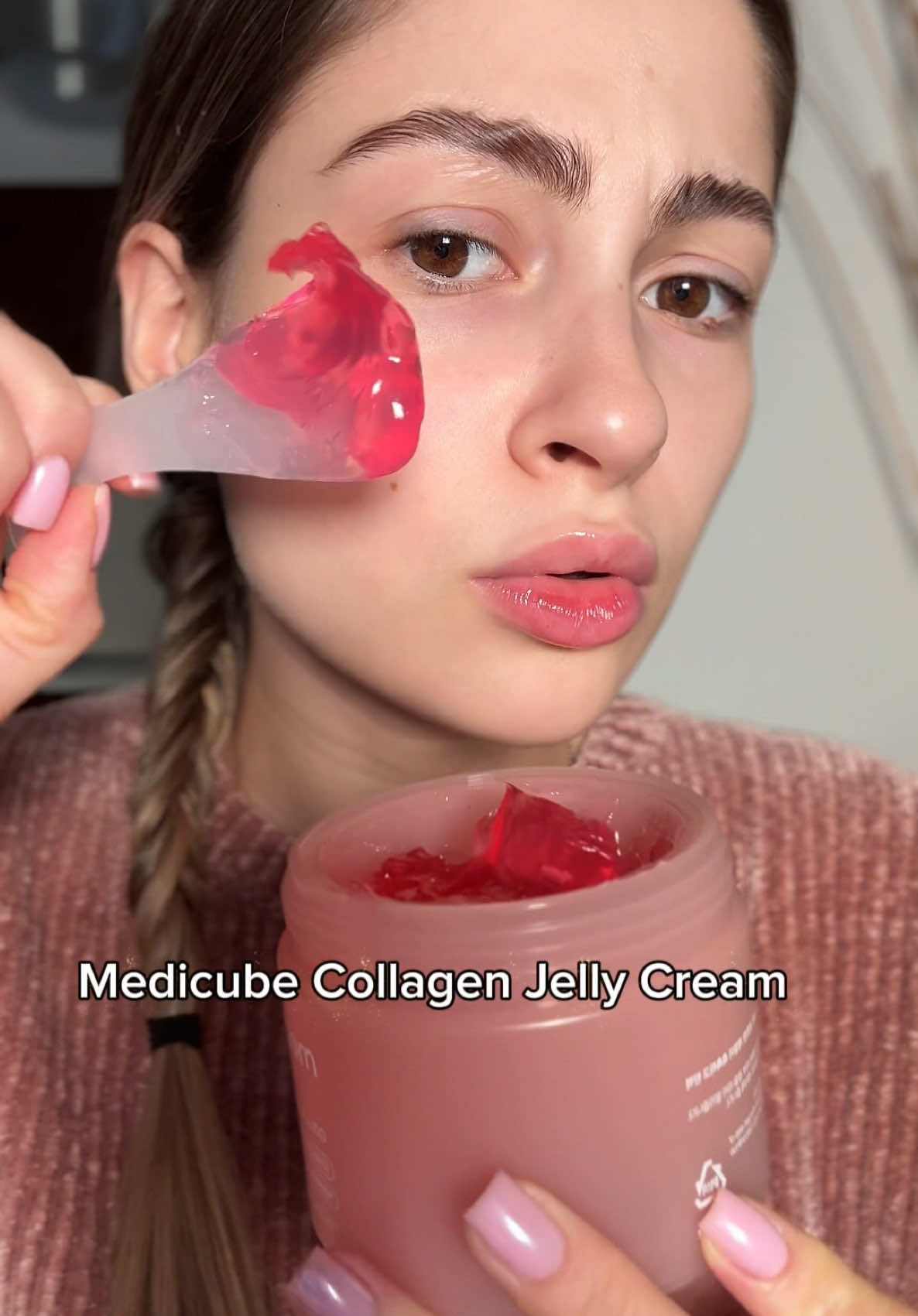 Crema asta de la @Medicube Global e virală și își merita hype-ul ✨✨ btw, eu o am de pe @BioBeauty.ro 🤍 #gifted #skincare #skincaretips #glassskin #glowyskin #medicube #collagen #koreanskincare 