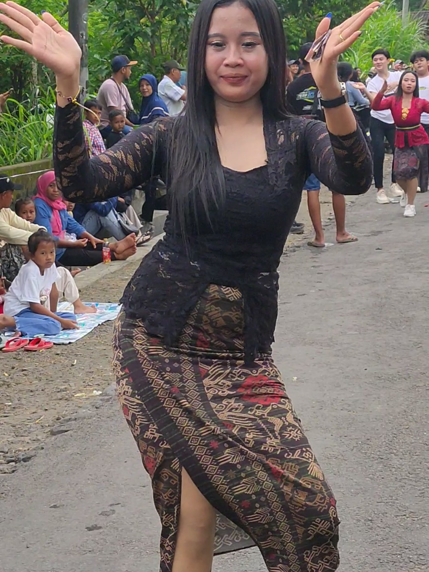 pesona kebaya hitam @sya_ceeee #karnavalpikatan #dancersoftiktok #malang24jam #fyp #zxycba #viral #fypviralシ #lewatberanda #tranding 