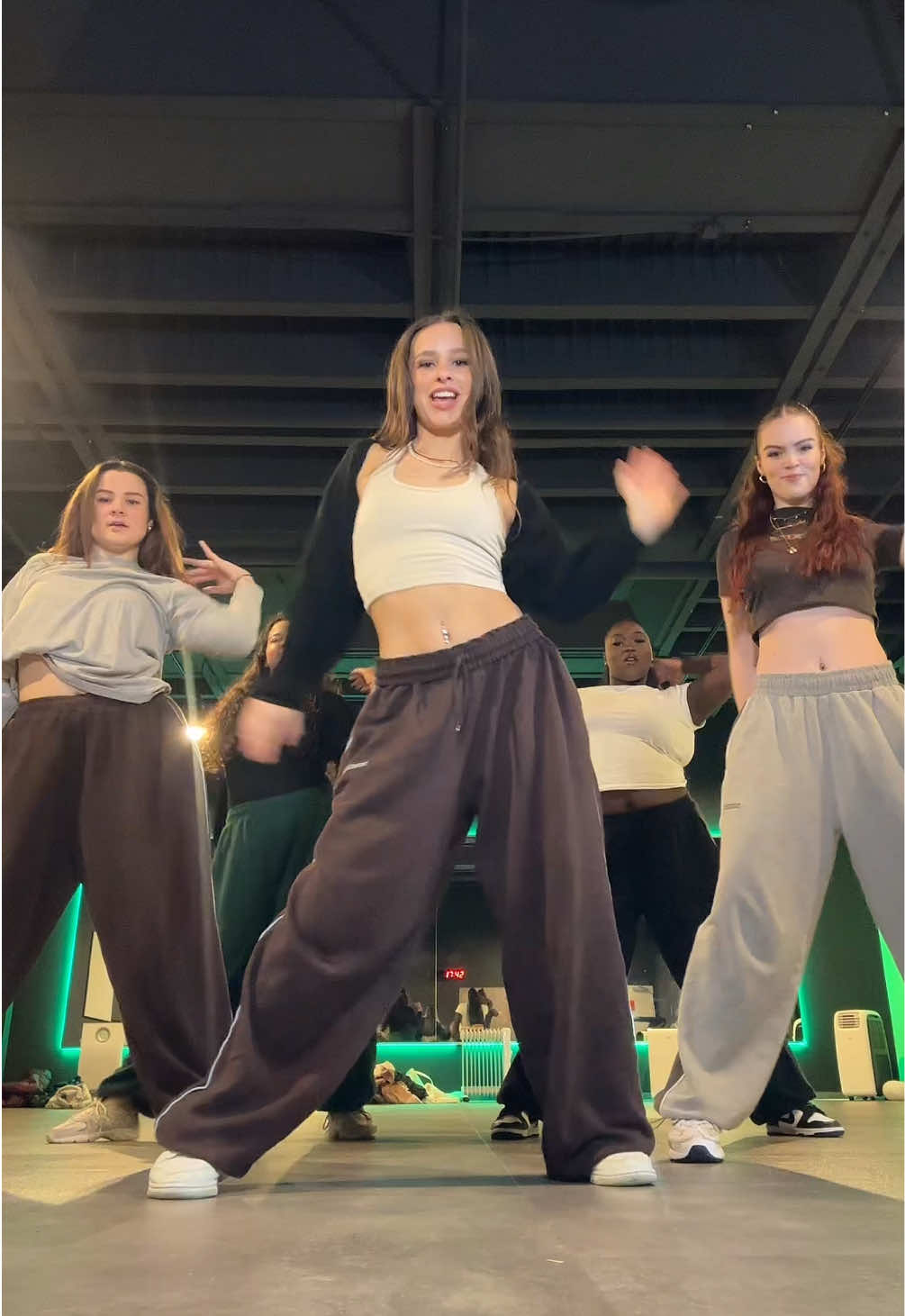 dc: us ✨ dancer: @Lilli Jule Rose @Sinem ✨ @Marie @binta @sophia lorina  #dancechallenge #dc #dance #gasolina #culpamia #dancetrend #newdance #tiktokdance 