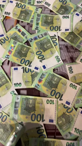 Priatelia pozývam vás na ďalšie žrebovanie ktoré bude 16.1.2025 takže ak si už vyhral alebo aj nevyhral pridi si po výhru 550euro jeden s vás vidíme sa na live streame 🤩🎁🎁🎁🍀🤑💶💶💶💶💶👌🎁🎁🎁🎁🎁🎁🤑🤑🤑🤑🤑🤑💶💶💶👌 #viral_video #eura #kingdudas #eura #money #dolares #rychleprachy #live 